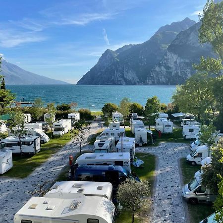 Al Lago Camping & Rooms Riva del Garda Extérieur photo