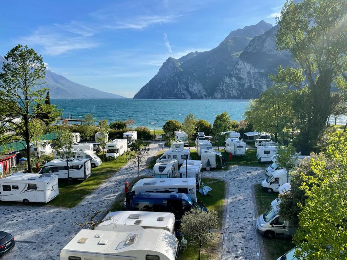 Al Lago Camping & Rooms Riva del Garda Extérieur photo