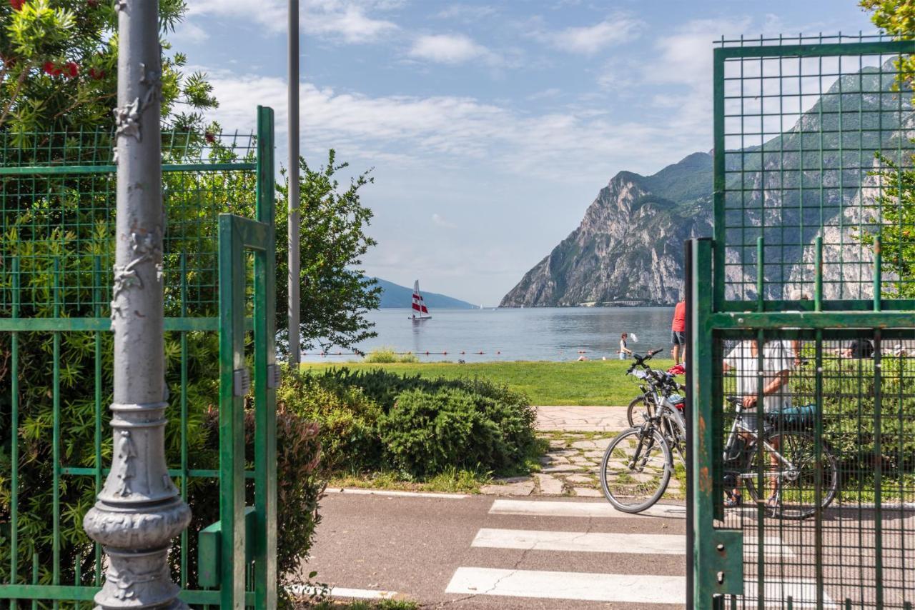 Al Lago Camping & Rooms Riva del Garda Extérieur photo