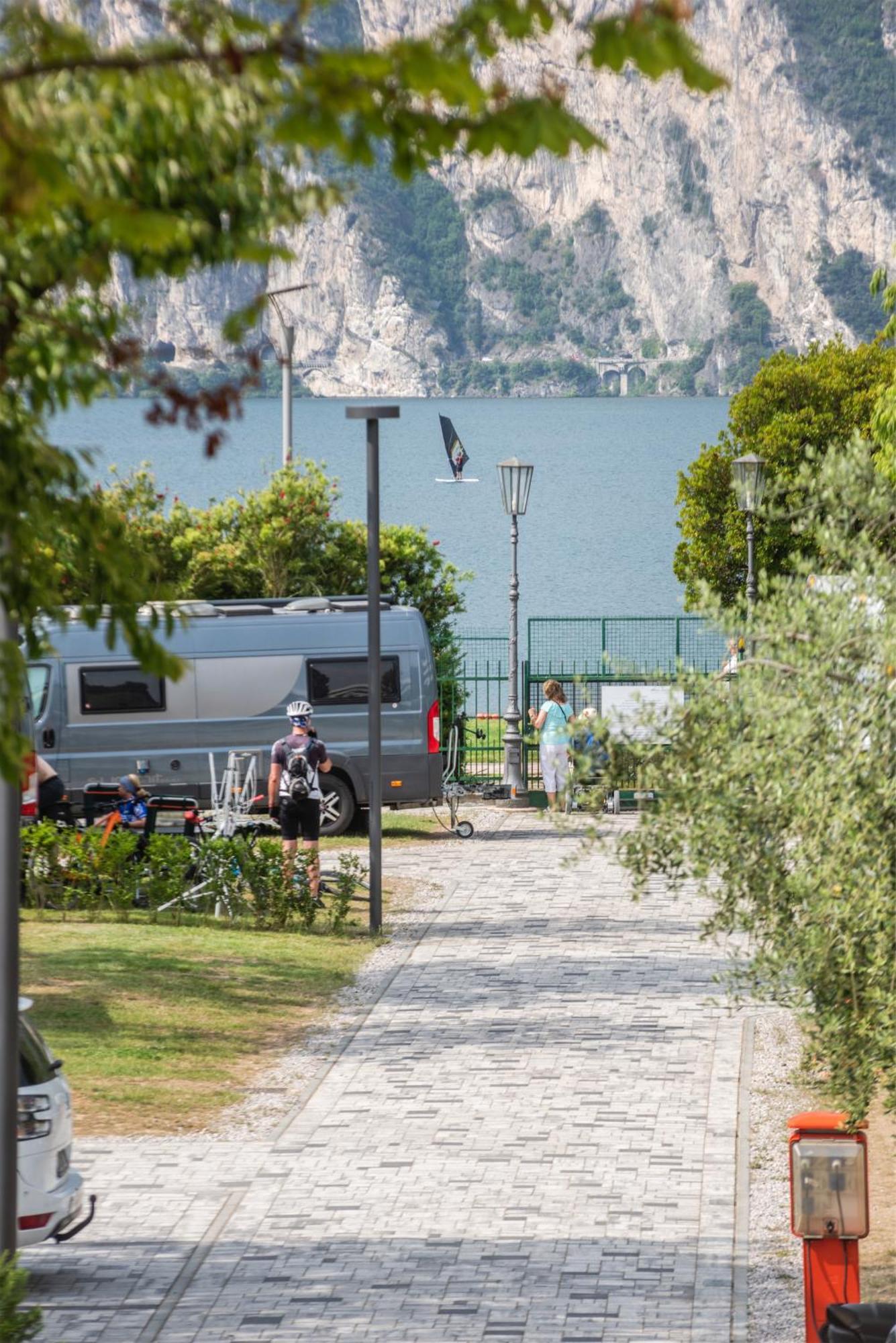 Al Lago Camping & Rooms Riva del Garda Extérieur photo