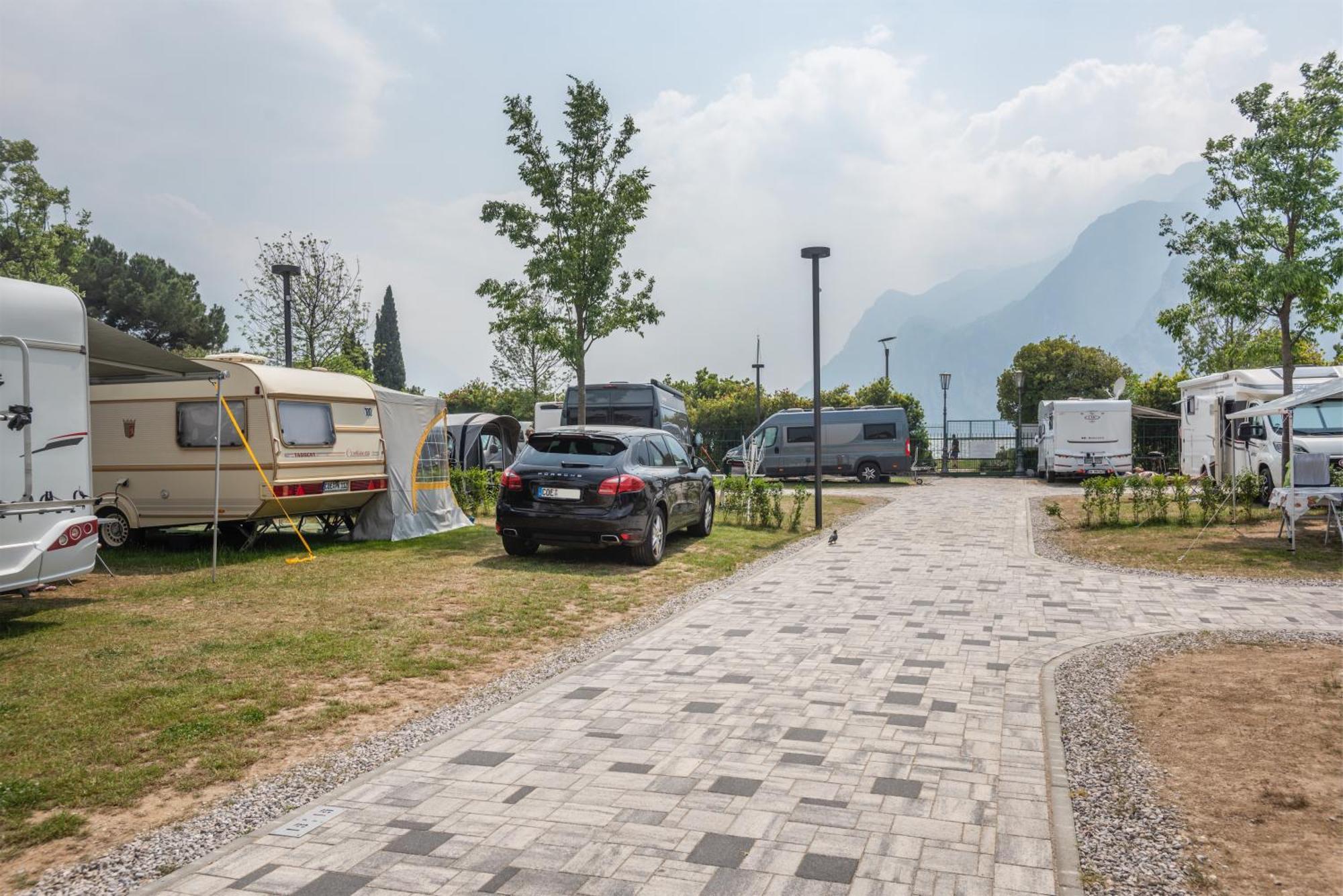 Al Lago Camping & Rooms Riva del Garda Extérieur photo
