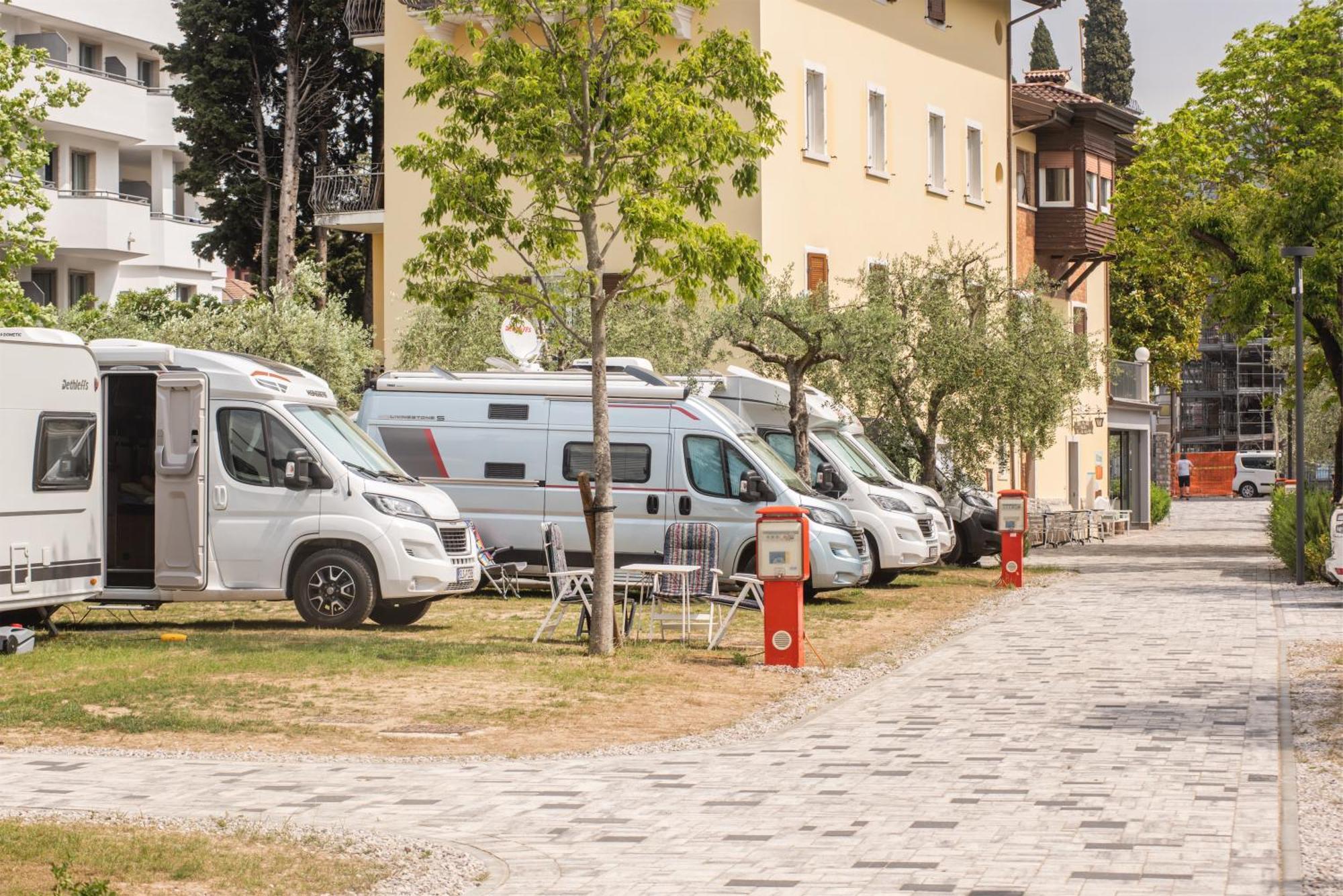 Al Lago Camping & Rooms Riva del Garda Extérieur photo