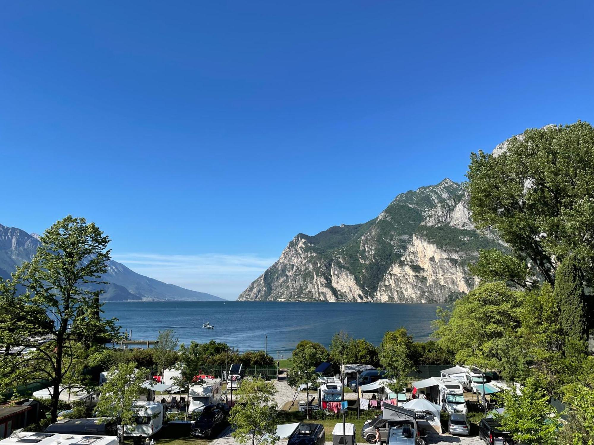 Al Lago Camping & Rooms Riva del Garda Extérieur photo
