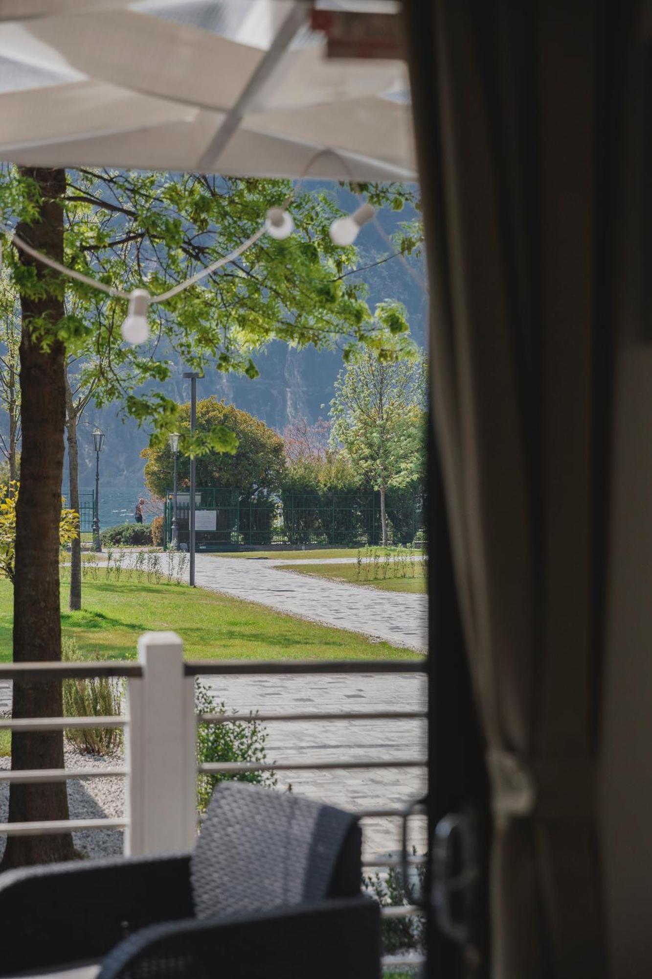 Al Lago Camping & Rooms Riva del Garda Extérieur photo